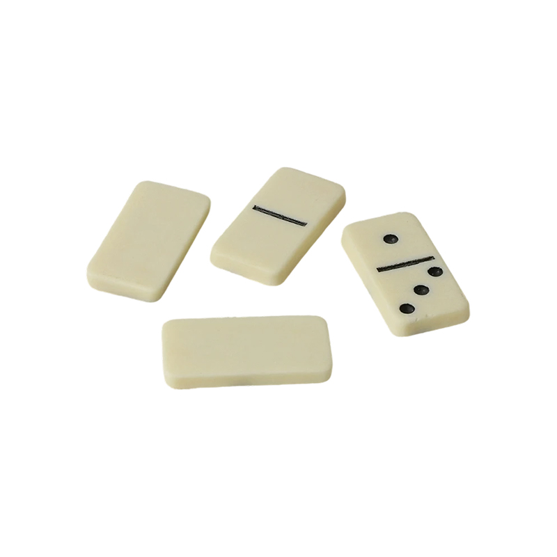 Bộ Domino đôi sáu truyền thống được hoàn thiện bằng màu ngà
