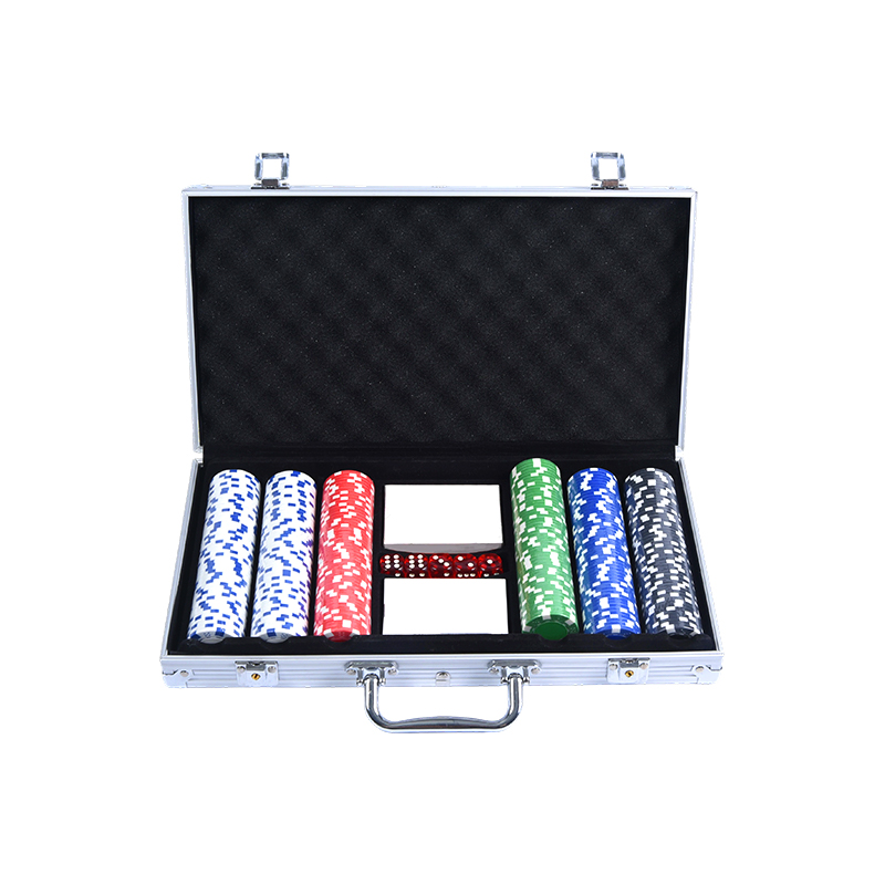 Vỏ nhôm hoàn chỉnh với bộ chip poker cao cấp và nút chia bài