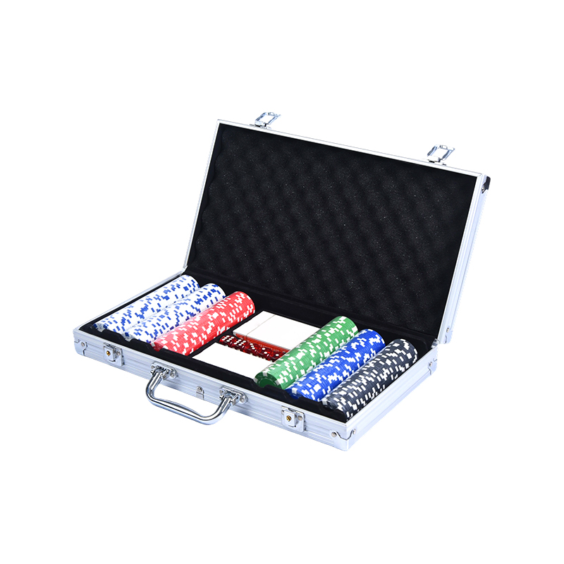 Vỏ nhôm hoàn chỉnh với bộ chip poker cao cấp và nút chia bài