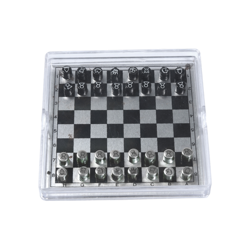 Bộ cờ vua quốc tế bằng kim loại từ tính trong hộp acrylic trong suốt
