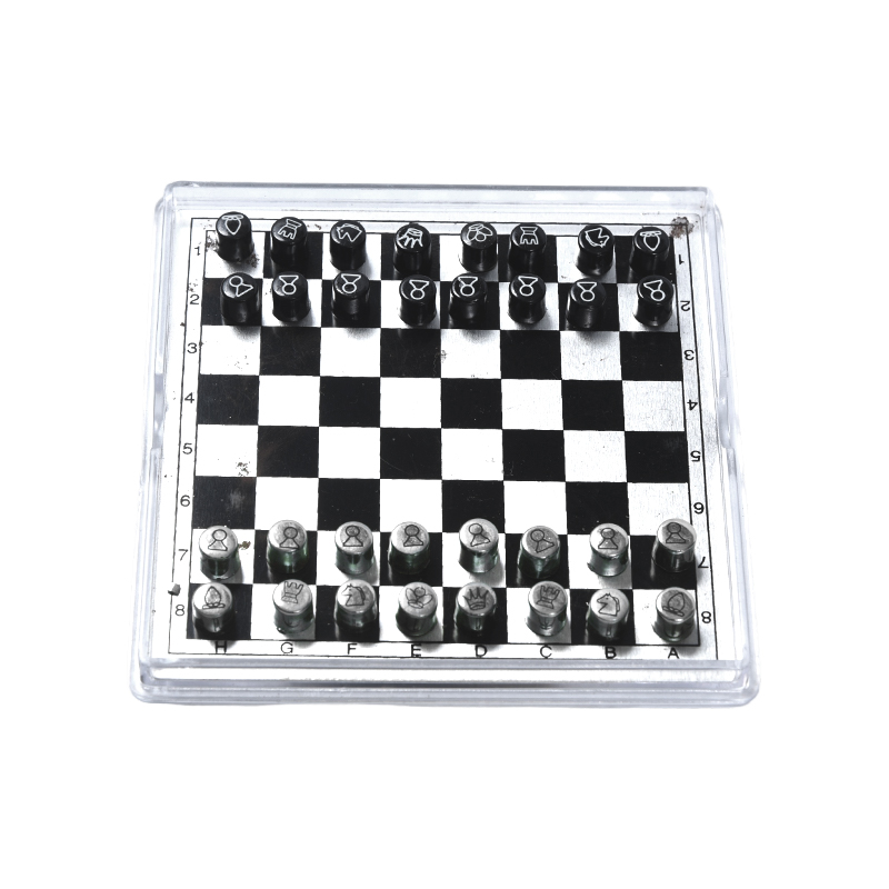 Bộ cờ vua quốc tế bằng kim loại từ tính trong hộp acrylic trong suốt