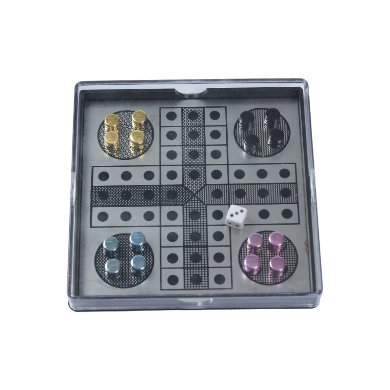 Bộ trò chơi Ludo kim loại từ tính được đặt trong hộp acrylic trong suốt
