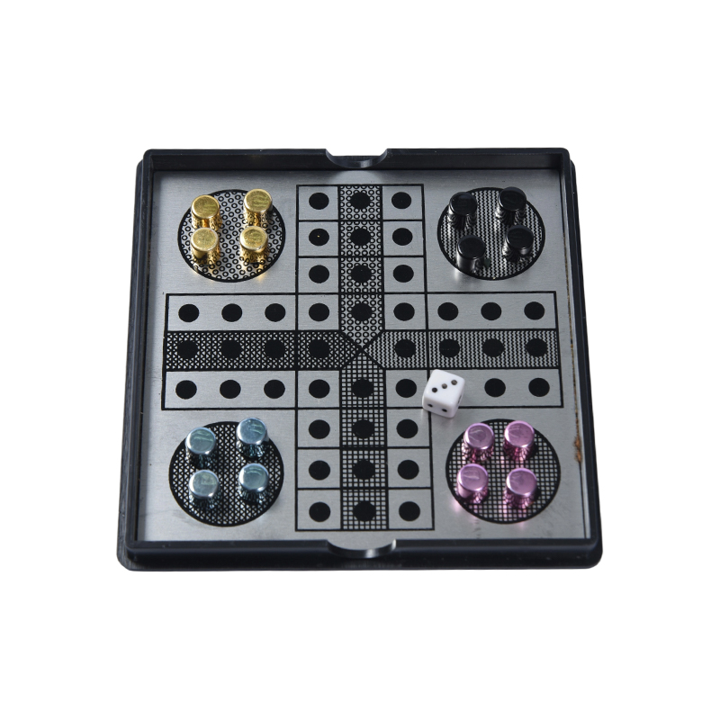 Bộ trò chơi Ludo kim loại từ tính được đặt trong hộp acrylic trong suốt