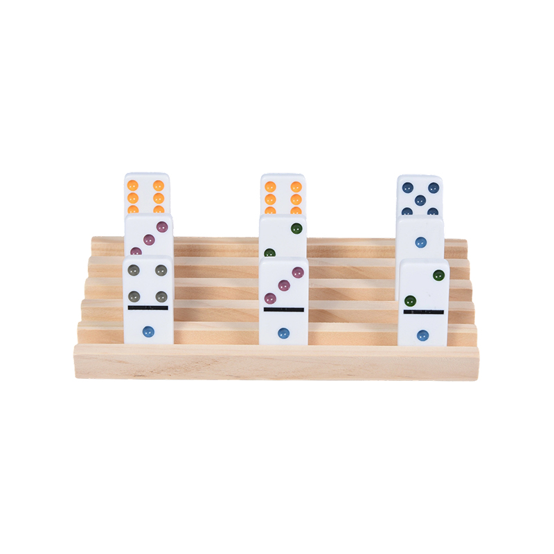 Các mẫu chấm đầy màu sắc với Bộ giá đỡ Domino bằng gỗ được trưng bày có tổ chức